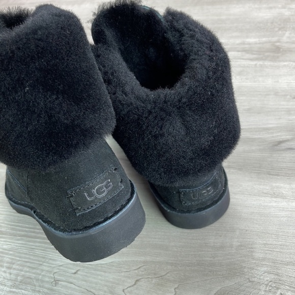 🍁UGG🍁 BLACK WEYLYN BLACK BOOTS - Picture 5 of 11